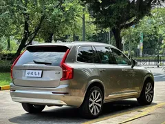 2022 Volvo XC90 7 — фото 2