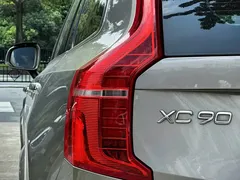 2022 Volvo XC90 7 — фото 4