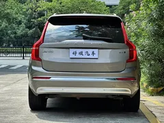 2022 Volvo XC90 7 — фото 9