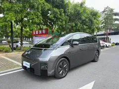 2025 Li Auto MEGA Ultra Smart Refresh — фото 1