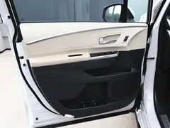 2022 Toyota Granvia 2.5L Hybrid, белый — фото 10