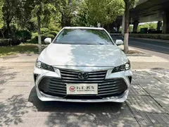 2019 Toyota Avalon 2.0L Luxury VI, белый — фото 2