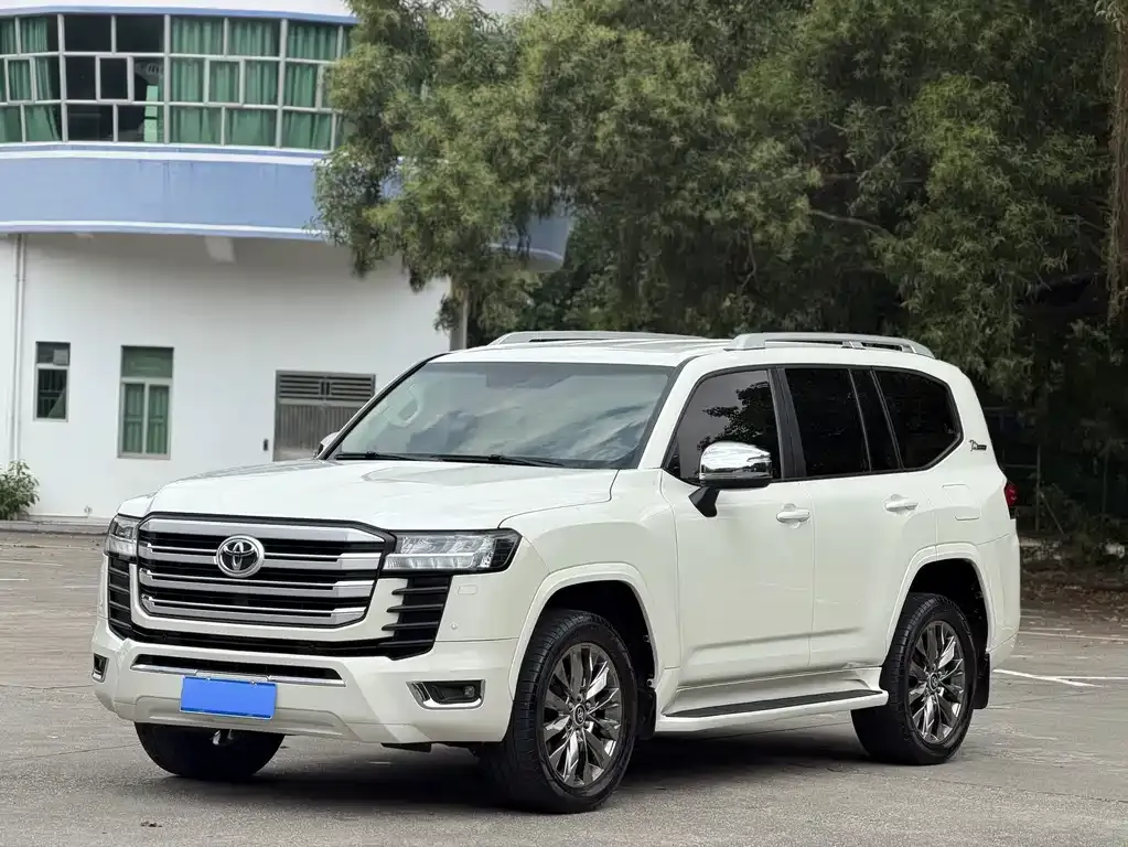 2022 Toyota Land Cruiser LC300 4.0L AT