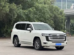 2022 Toyota Land Cruiser LC300 4.0L AT, белый — фото 3