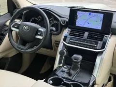 2022 Toyota Land Cruiser LC300 4.0L AT, белый — фото 6