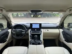 2022 Toyota Land Cruiser LC300 4.0L AT, белый — фото 7