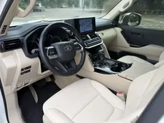 2022 Toyota Land Cruiser LC300 4.0L AT, белый — фото 9