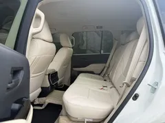 2022 Toyota Land Cruiser LC300 4.0L AT, белый — фото 10