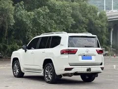 2022 Toyota Land Cruiser LC300 4.0L AT, белый — фото 12