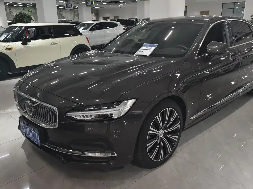 2022 Volvo S90