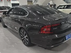 2022 Volvo S90 — фото 3