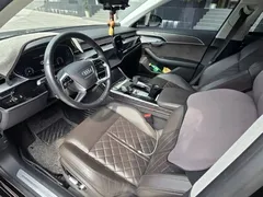 2021 Audi A8L 50 TFSI quattro, чёрный — фото 2