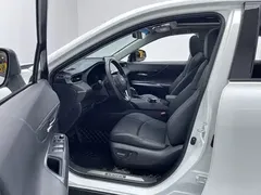 2022 Toyota Venza Hybrid 2.5L CVT 2WD Luxury, белый — фото 12