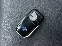 2022 Toyota Venza Hybrid 2.5L CVT 2WD Luxury, белый — фото 18
