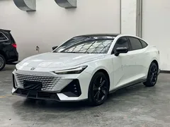2023 Changan UNI-V 1.5T, белый — фото 1