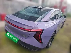 2024 Hongqi EH7 760 Pro+ 4WD — фото 10