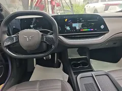2024 Hongqi EH7 760 Pro+ 4WD — фото 14