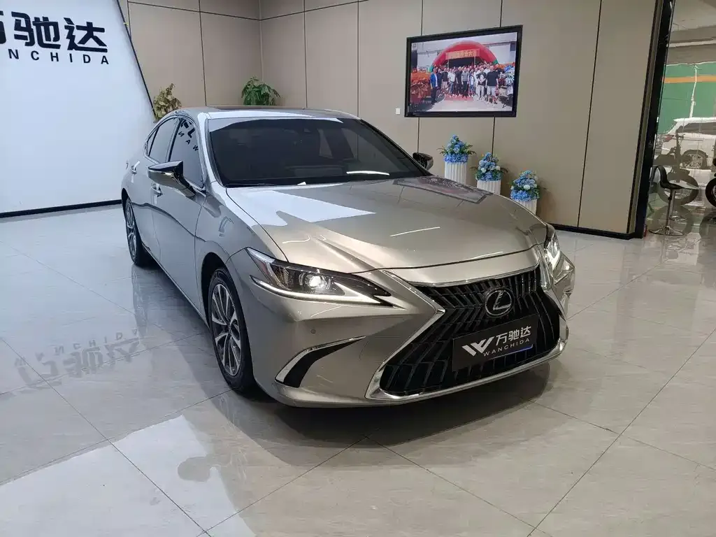 2022 Lexus ES 300h