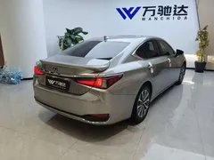 2022 Lexus ES 300h — фото 5
