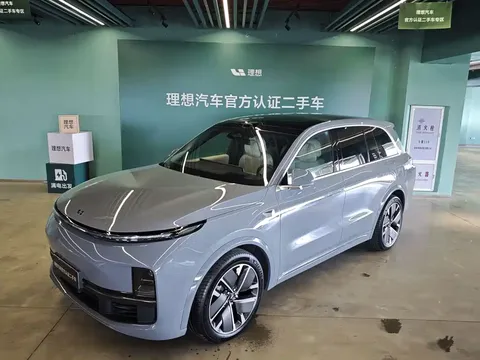 2025 Li Auto L8