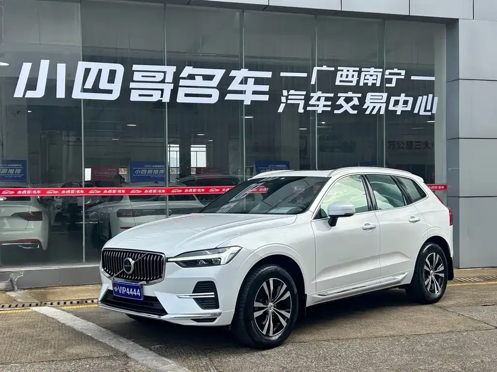 2023 Volvo XC60 4WD Luxury