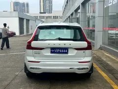 2023 Volvo XC60 4WD Luxury, белый — фото 5