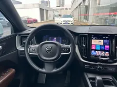 2023 Volvo XC60 4WD Luxury, белый — фото 9