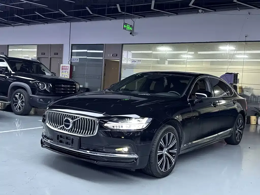 2022 Volvo S90