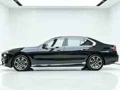 2023 BMW 7 735Li, чёрный — фото 3