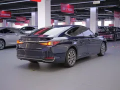 2021 Lexus ES 300h, синий — фото 6