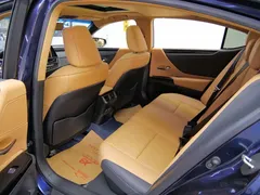 2021 Lexus ES 300h, синий — фото 10