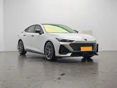 2023 Changan UNI-V 1.5T Premium, белый — фото 2