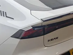 2023 Changan UNI-V 1.5T Premium, белый — фото 7