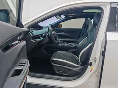 2023 Changan UNI-V 1.5T Premium, белый — фото 14