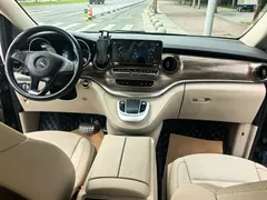 2022 Mercedes-Benz V-Class V 260 Premium — фото 9