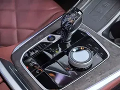 2022 BMW X5 30Li M, чёрный — фото 25