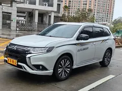 2020 Mitsubishi Outlander 2.0L 2WD 7, белый — фото 1