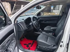 2020 Mitsubishi Outlander 2.0L 2WD 7, белый — фото 4