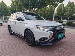 2021 Mitsubishi Outlander 2.0L 2WD 5, белый — фото 3