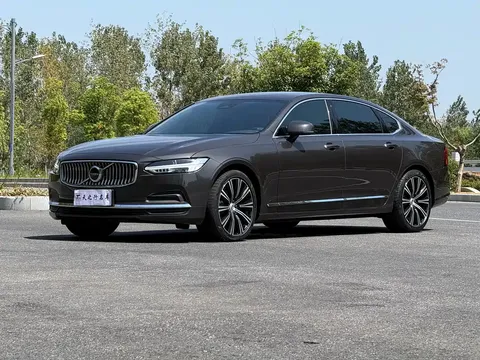 2022 Volvo S90