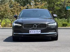 2022 Volvo S90 — фото 2