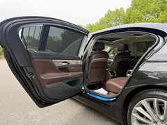 2021 BMW 7 Series 740Li Leading Luxury Package, чёрный — фото 23