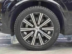 2023 Volvo XC90 B5 Luxury 5-seat, чёрный — фото 4