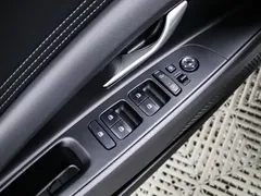 2022 Hyundai Elantra 1.5L CVT LUX Premium, белый — фото 6