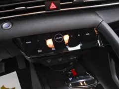 2022 Hyundai Elantra 1.5L CVT LUX Premium, белый — фото 10