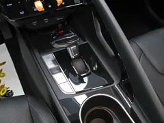 2022 Hyundai Elantra 1.5L CVT LUX Premium, белый — фото 11
