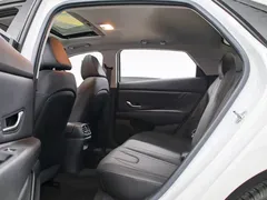 2022 Hyundai Elantra 1.5L CVT LUX Premium, белый — фото 15