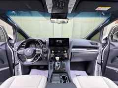 2020 Lexus LM 300h, белый — фото 16