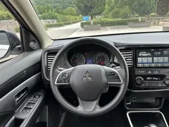 2021 Mitsubishi Outlander 2.0L 2WD 5, белый — фото 9
