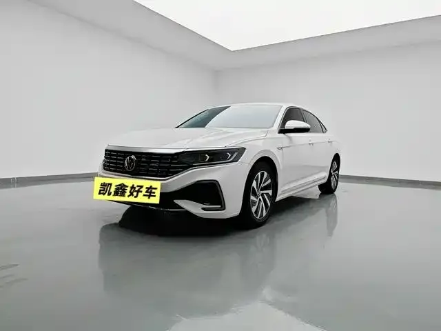 2022 Volkswagen Passat 430PHEV Luxury